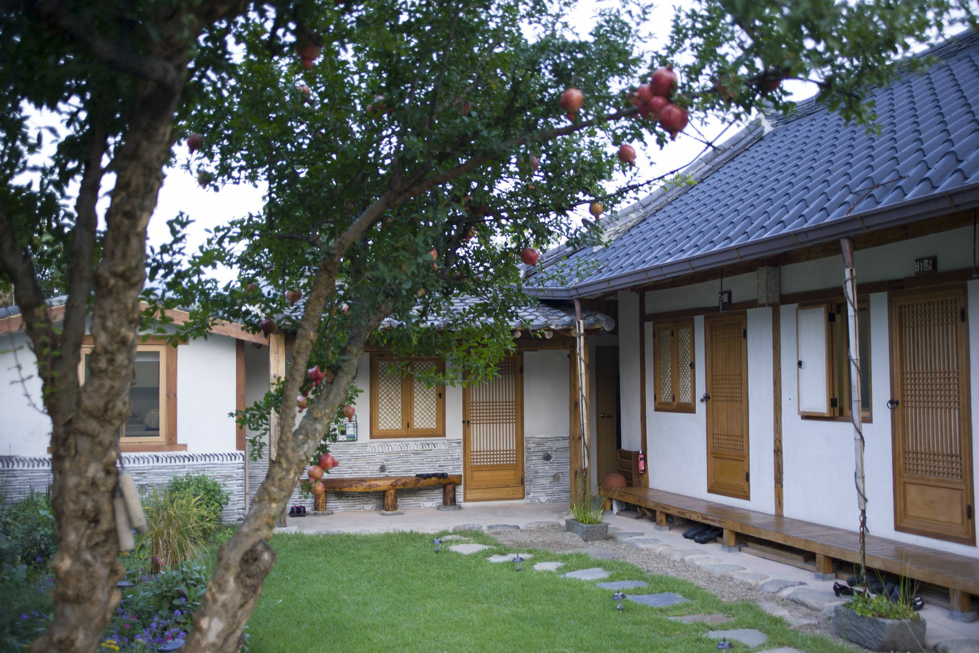 Floral Space Hanok Guesthouse كَونتو المظهر الخارجي الصورة